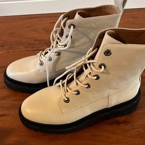 Madewell The Rayna Lace Up Boot in Leather New Without Tags Harvest Moon Color